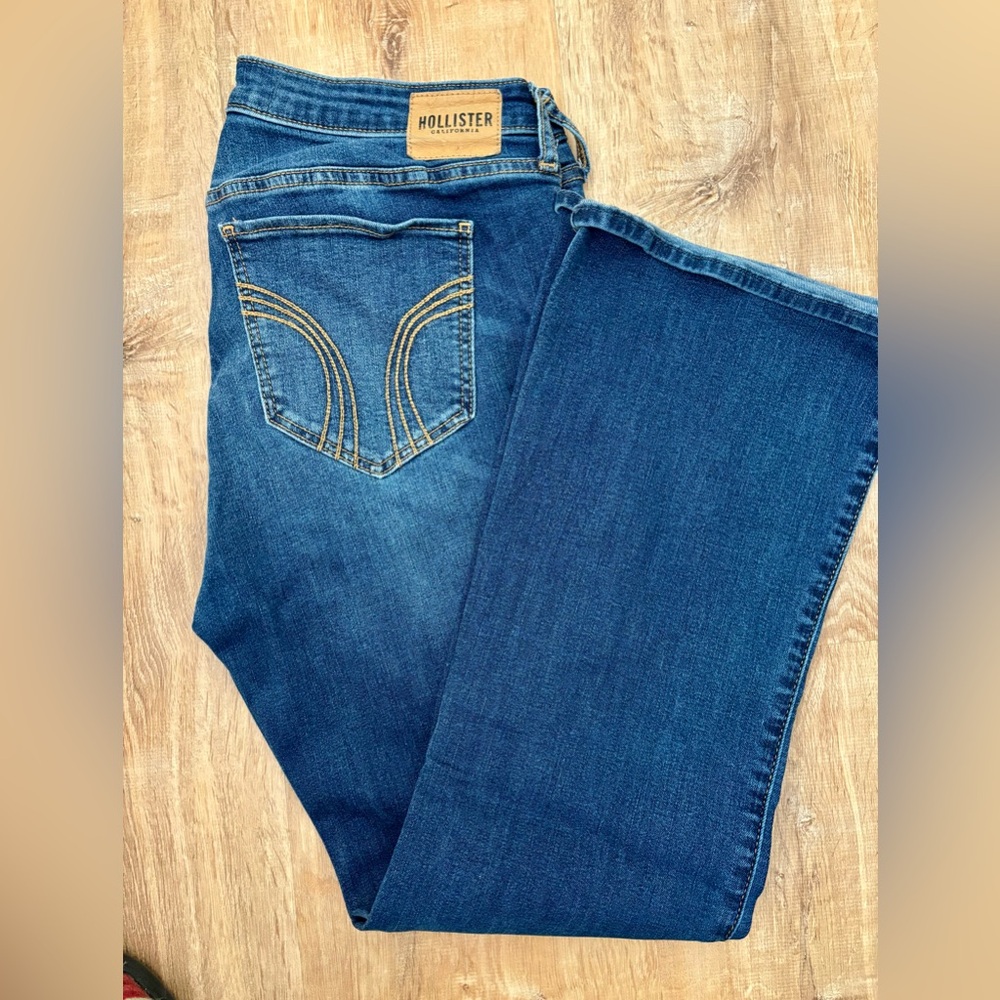 Hollister curvy mid-rise boot cut jeans